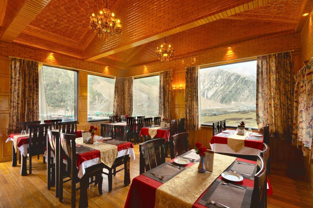 Hotel Village Walk Sonāmarg Kültér fotó
