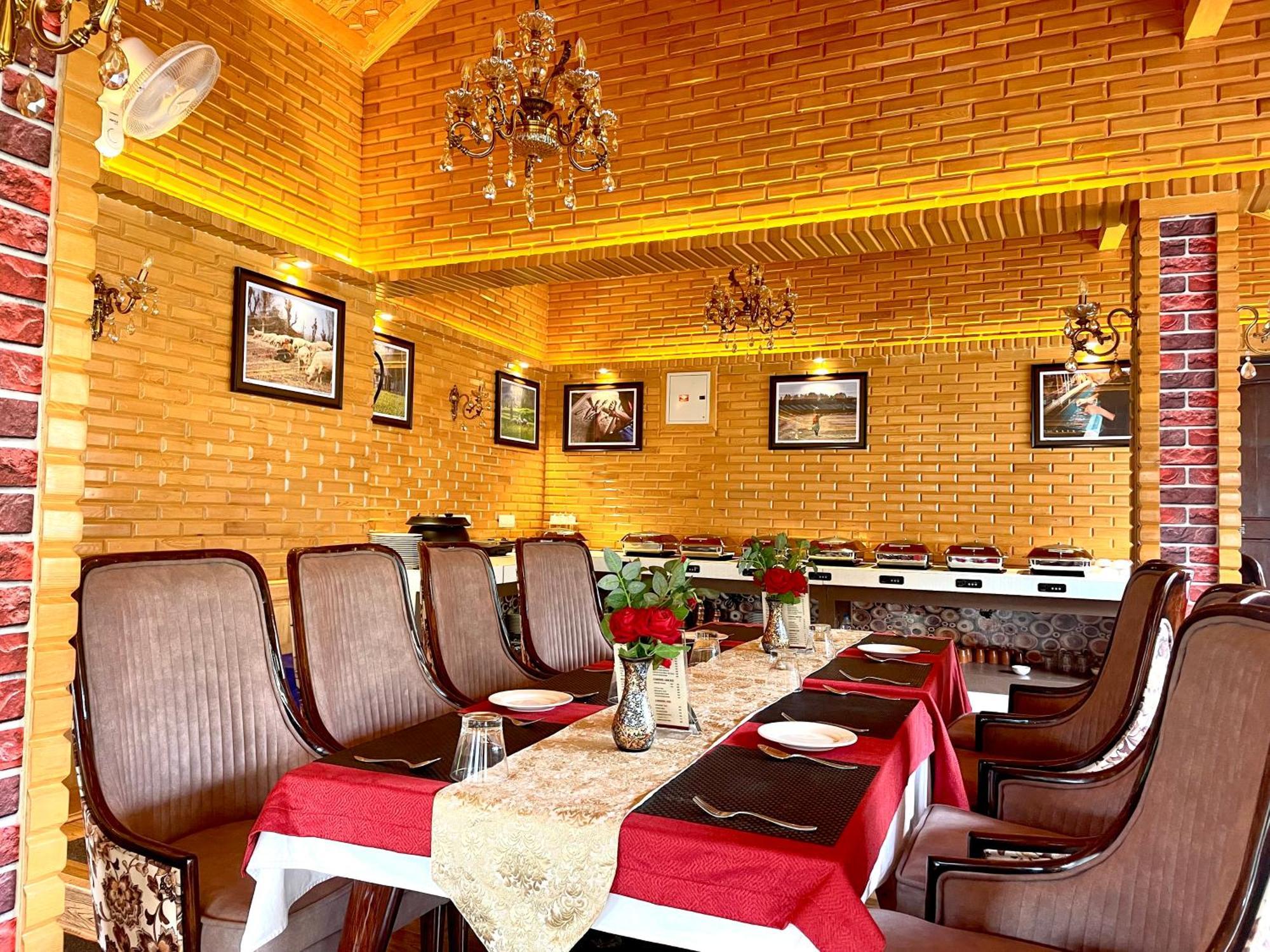 Hotel Village Walk Sonāmarg Kültér fotó